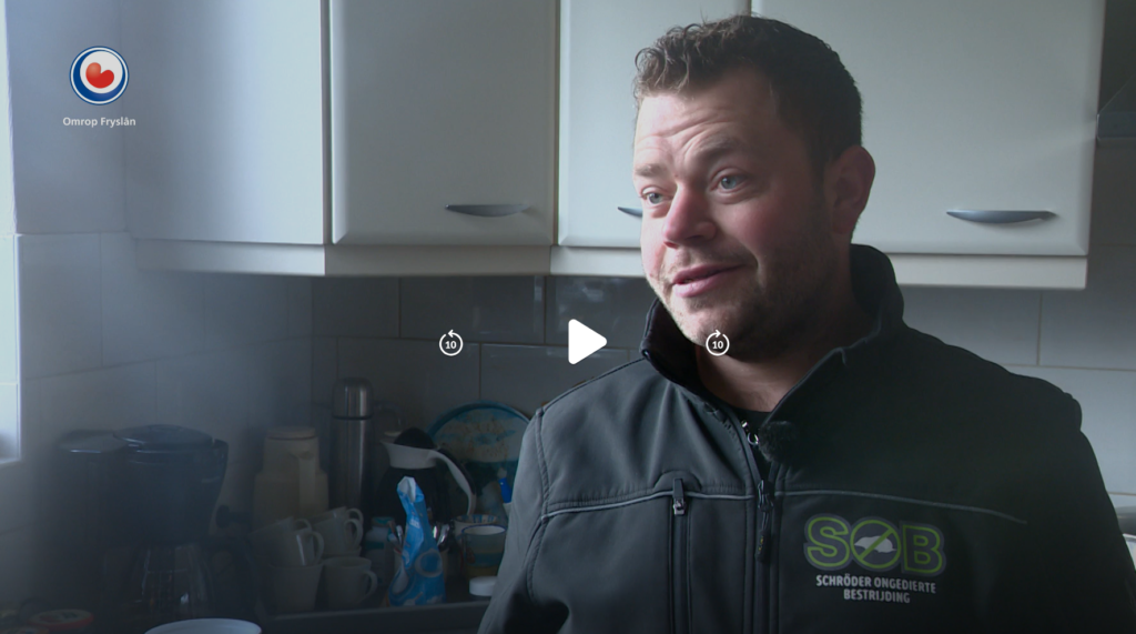 Ewout Schöder van SOBestrijding bij Omrop Fryslân